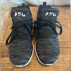 APL women’s ascend trainer